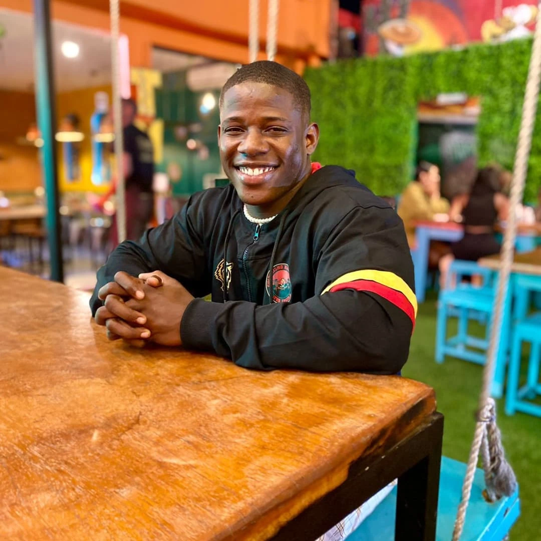 Cliente satisfeito no restaurante mexicano las tortillas mexican grill em Luanda