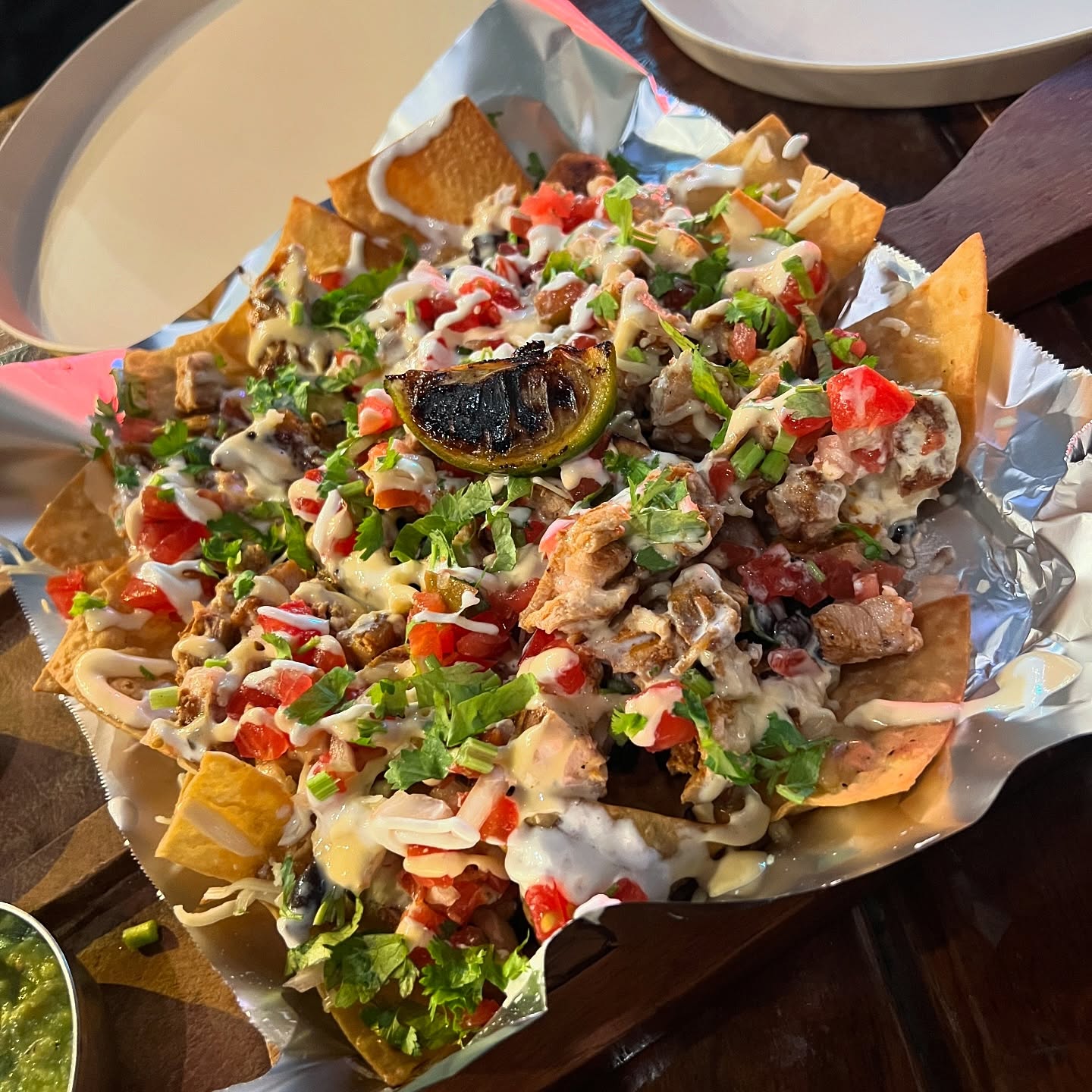 Nachos crocantes feito especialmente para ti no restaurante mexicano las tortillas mexican grill em Luanda
