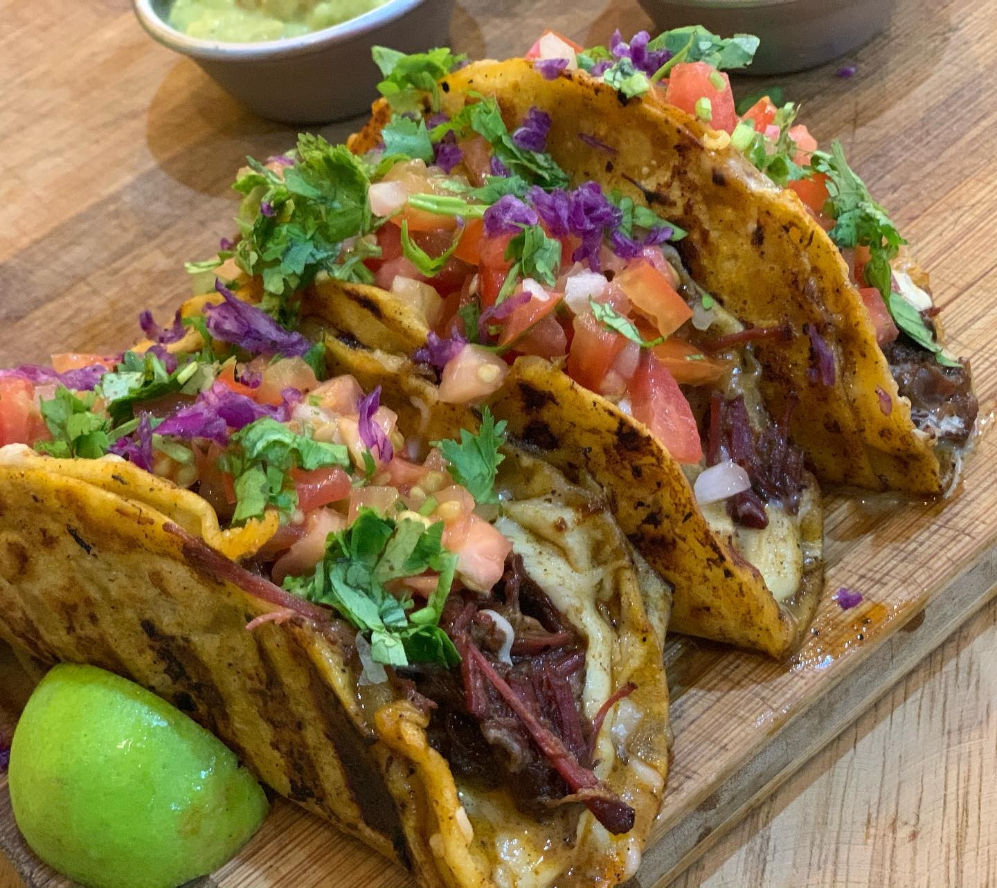 Tacos deliciosos e artesanais servidos com muito amor no restaurante mexicano las tortillas mexican grill em Luanda